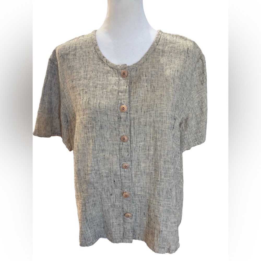 Flax Size M button front top.  Somewhat cropped lagenlook, linen, neutral